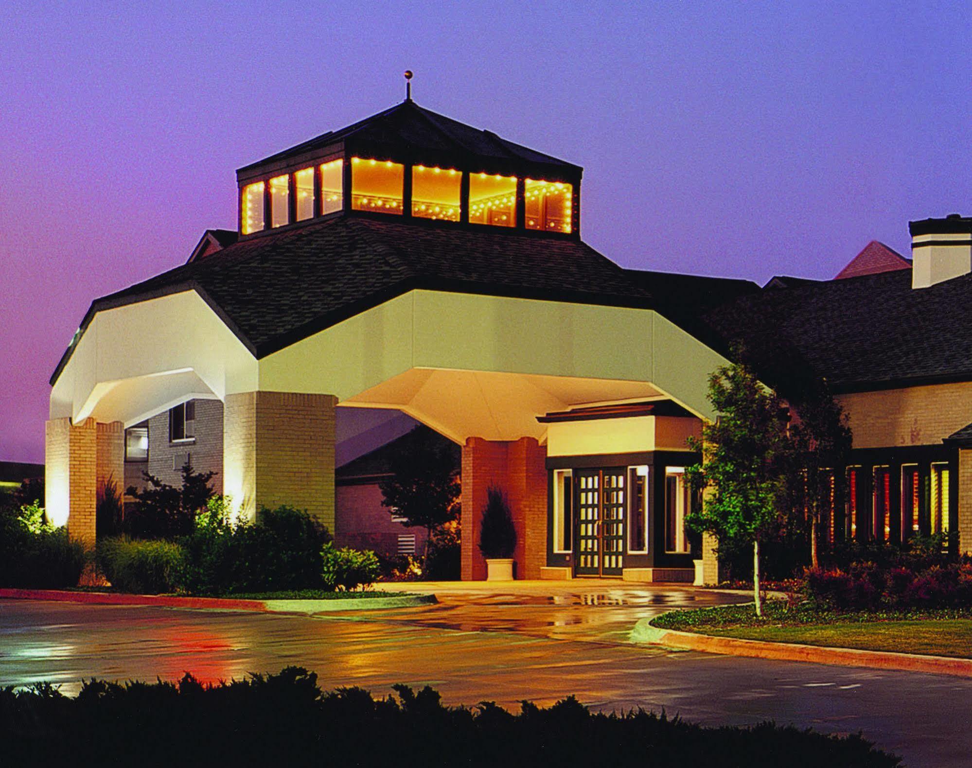 Endeavor Inn & Suites, Trademark Collection By Wyndham Topeka Exterior foto